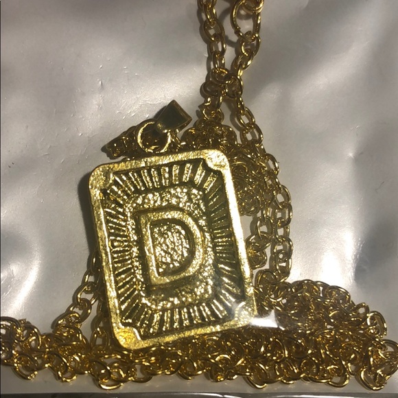 Initial Letter necklace - Picture 10 of 11